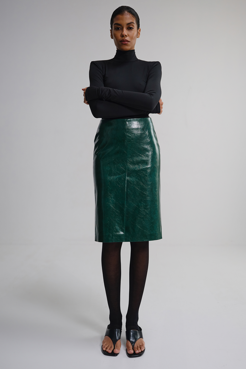 Спідниця міді з лакованої екошкіри