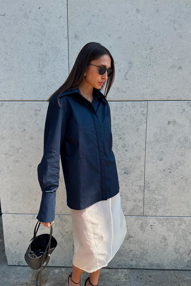 Синя сорочка класичного крою