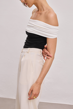 Топ з відкритими плечима