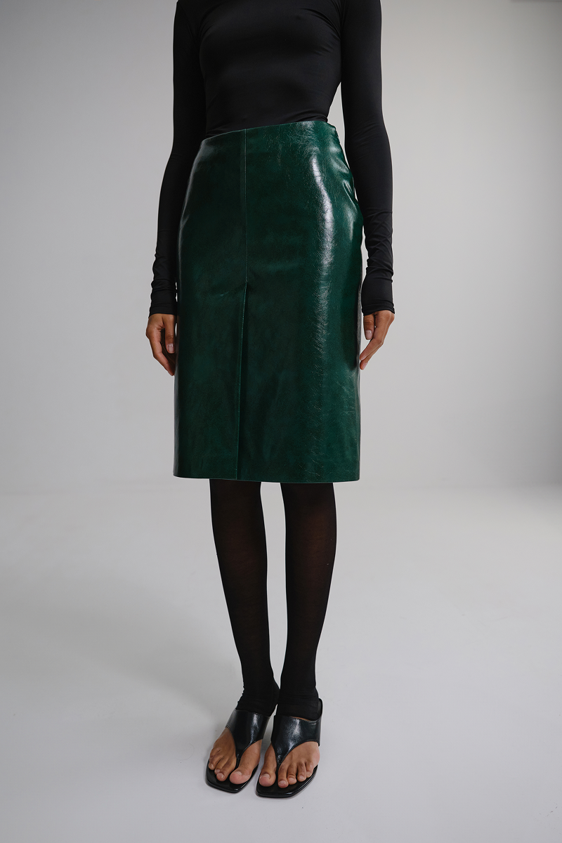 Спідниця міді з лакованої екошкіри