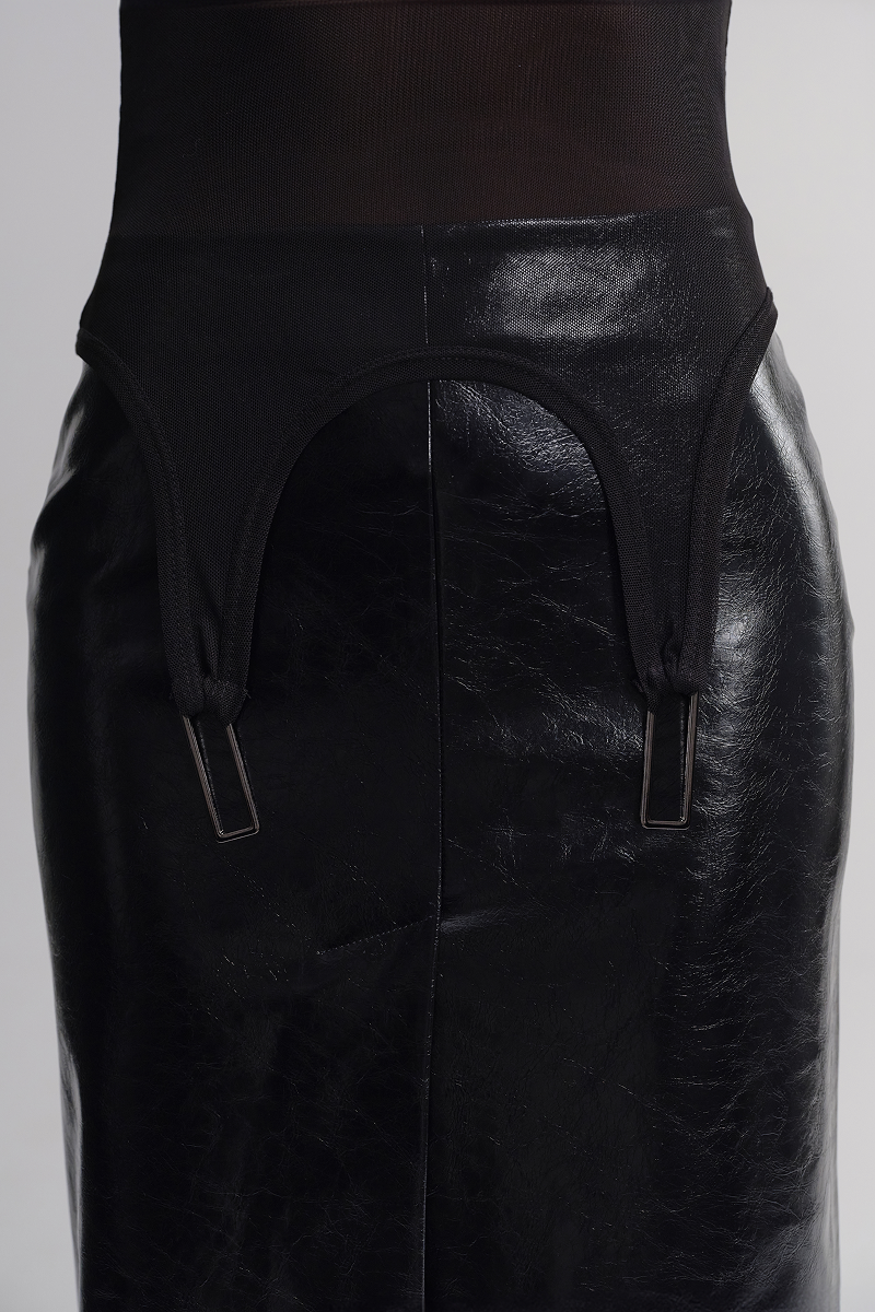 Спідниця міді з лакованої екошкіри