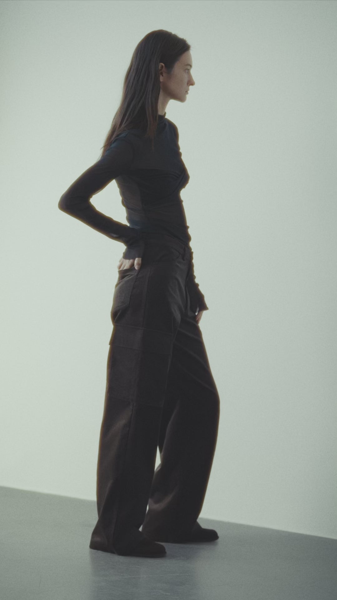 Прозорий лонгслів-сітка з акцентною деталлю